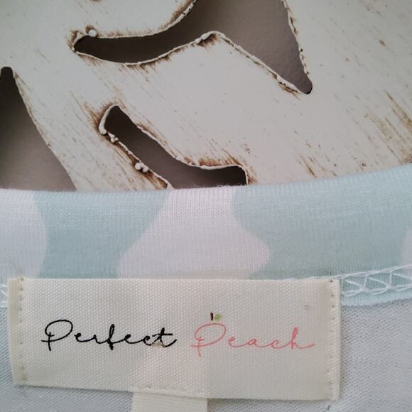 Perfect Peach Women's Short Sleeve Cold Shoulder Dolman T-Shirt Pastel Leopard - Picture 6 of 8